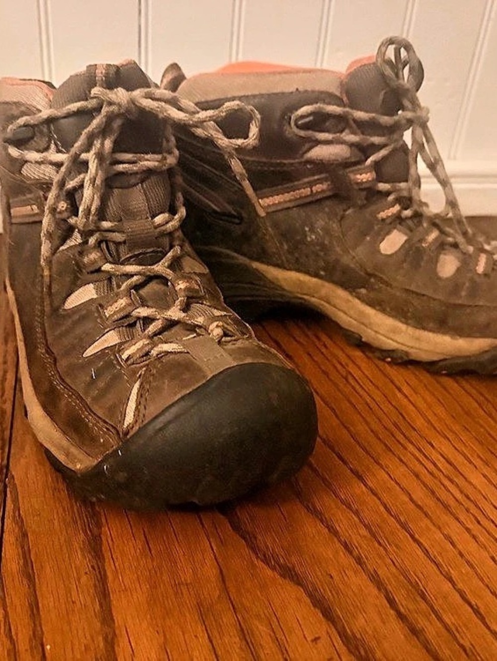KEEN Targhee II Mid Waterproof Hiking Boots in Brown & Orange